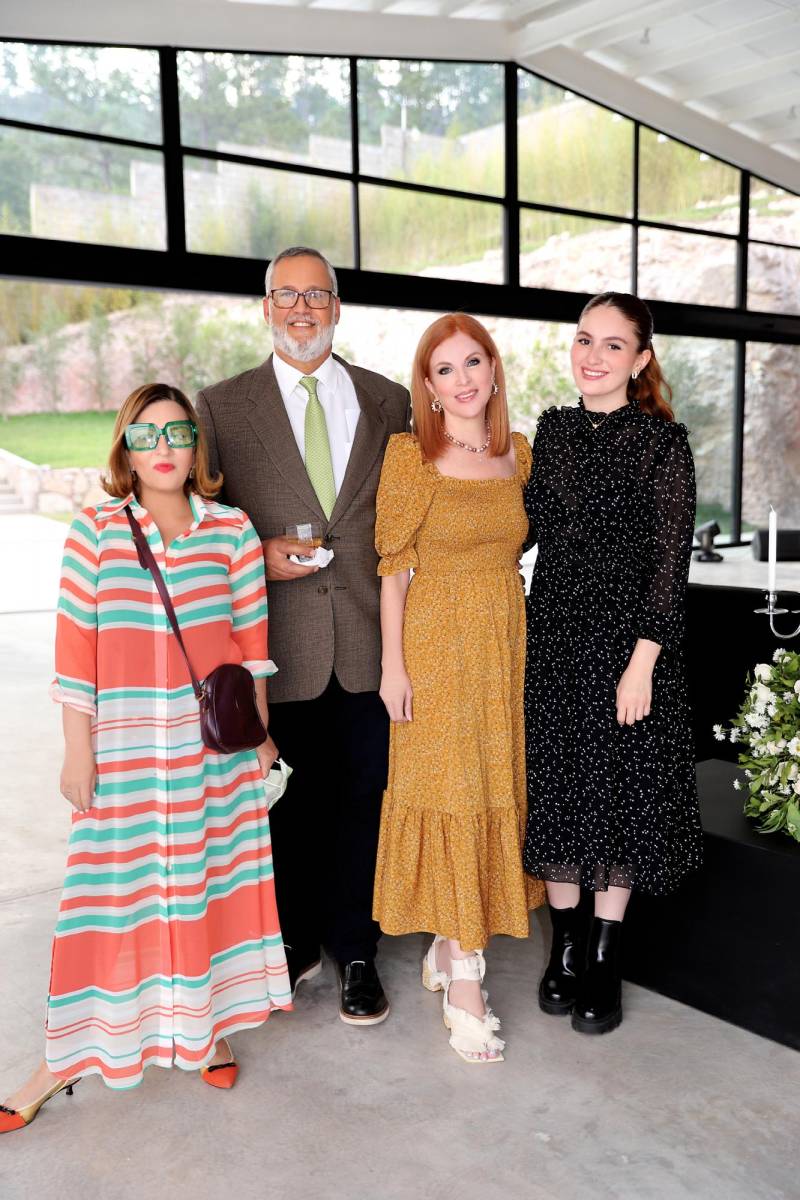 Blanca Bendeck, Eduardo Torres, Tissy Lardizabal y Antonella Balletta.