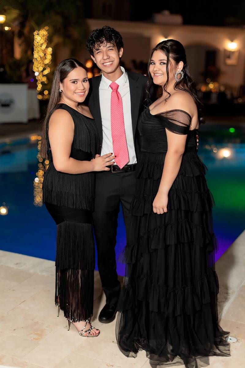 Angélica Chinchilla, Sebastián Quintanilla y Alana Barahona.