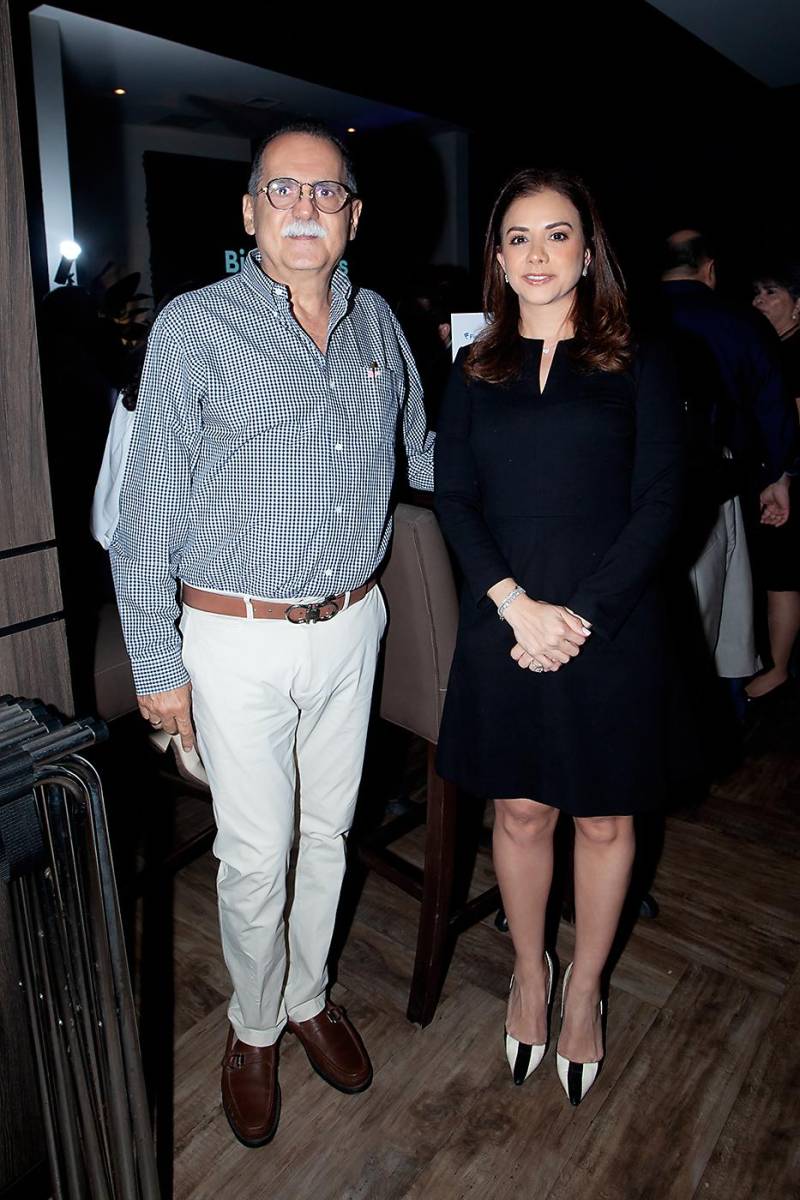 Rolando Mourra y Bridget Abud.
