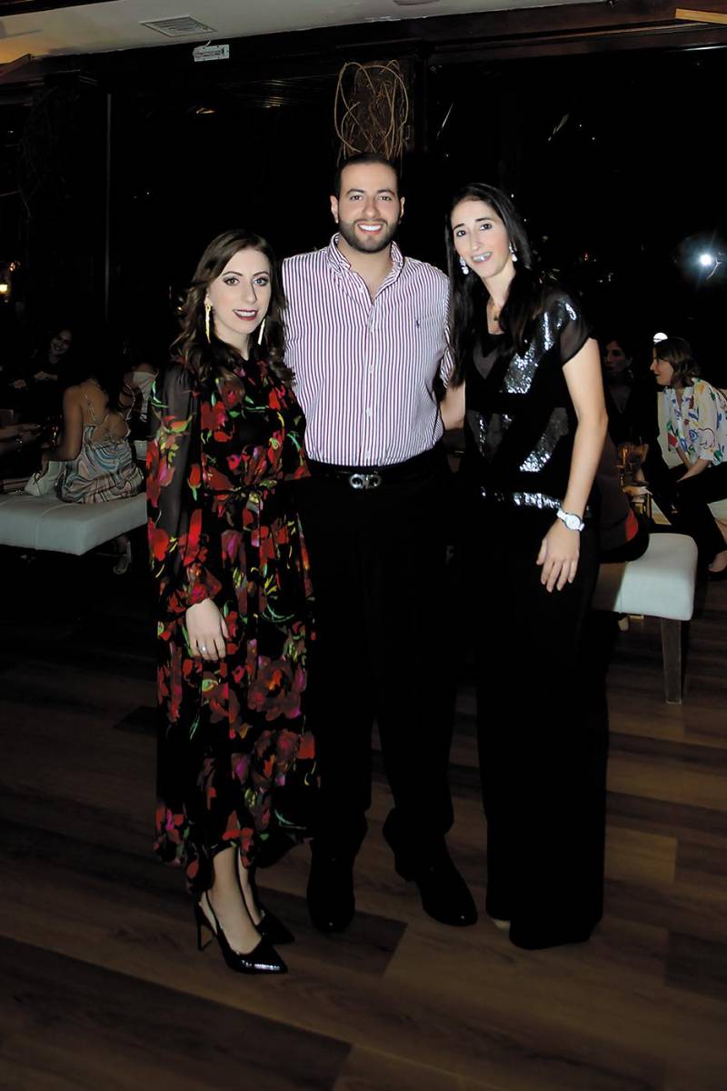 Mira y Giries y Hanan Canahuati.