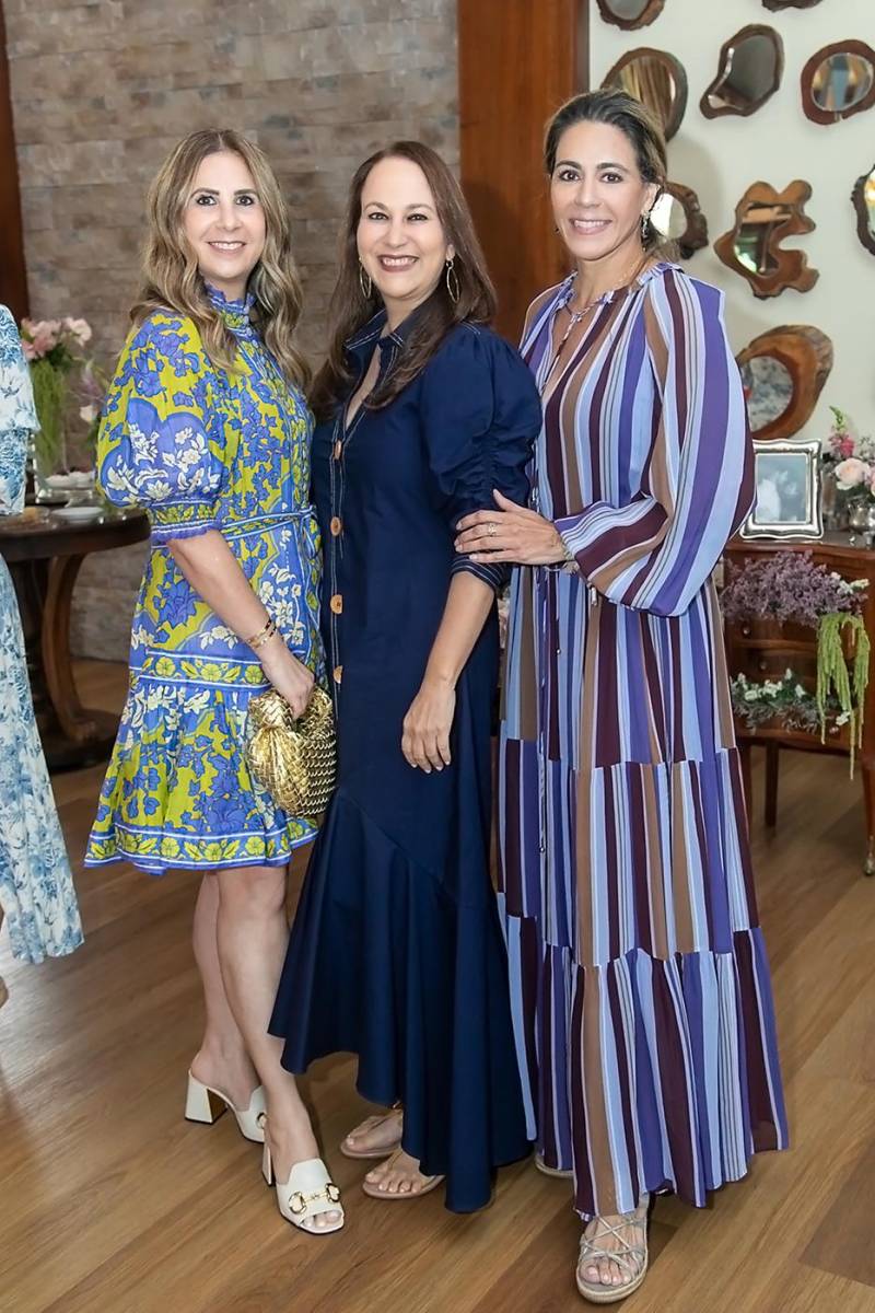 Alexia y Stephanie Marinakys con Elena Szydel.