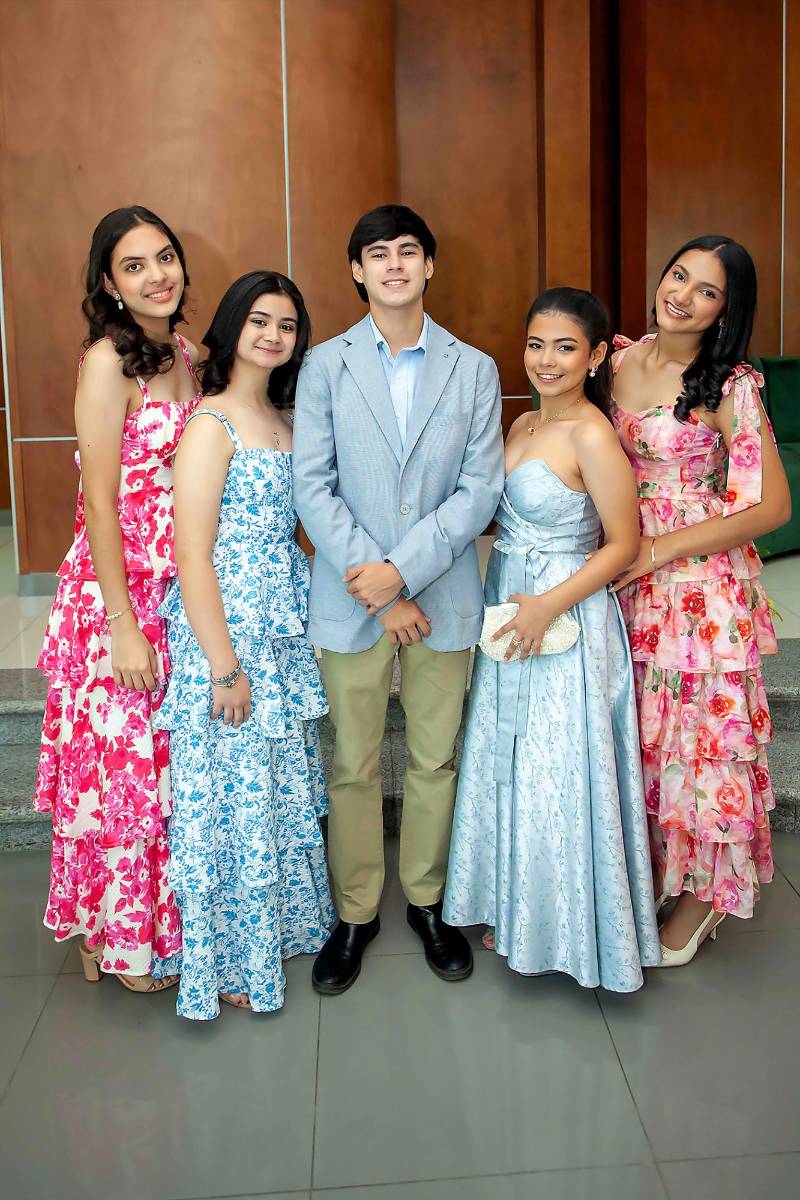Liza Jarufe, Piera Inestroza, Elder Rivera, Amanda Sarmiento y Eliza Hernández.