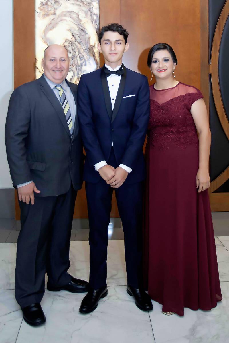  Luis Rafael Mejía Gutiérrez con sus padres Luis Edgardo Mejia y Marcela Alejandra Gutiérrez. 