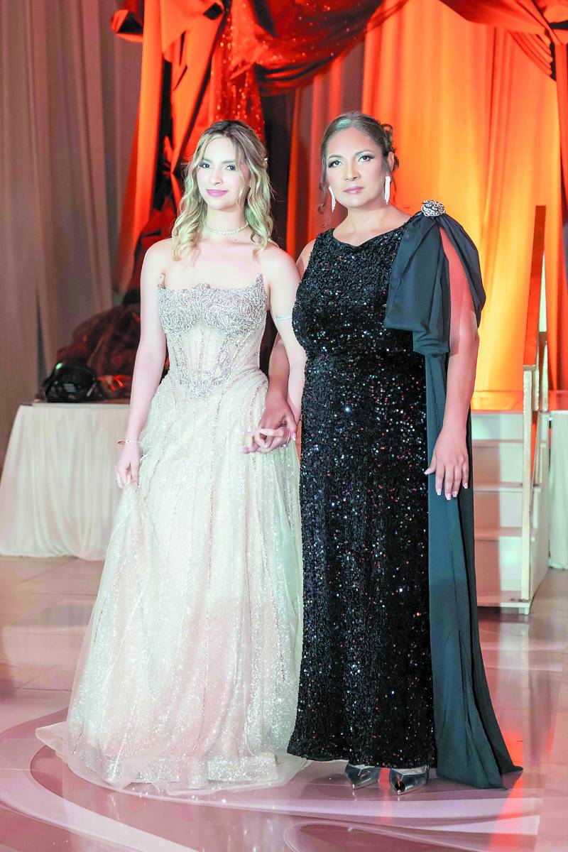 Scarleth Alvarado y su madre Claudia Chávez. 