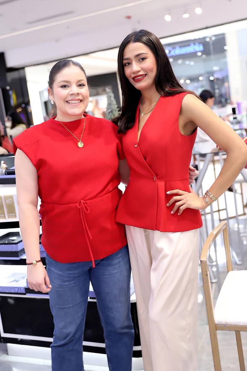Melissa Cáceres y Allison Escoto.