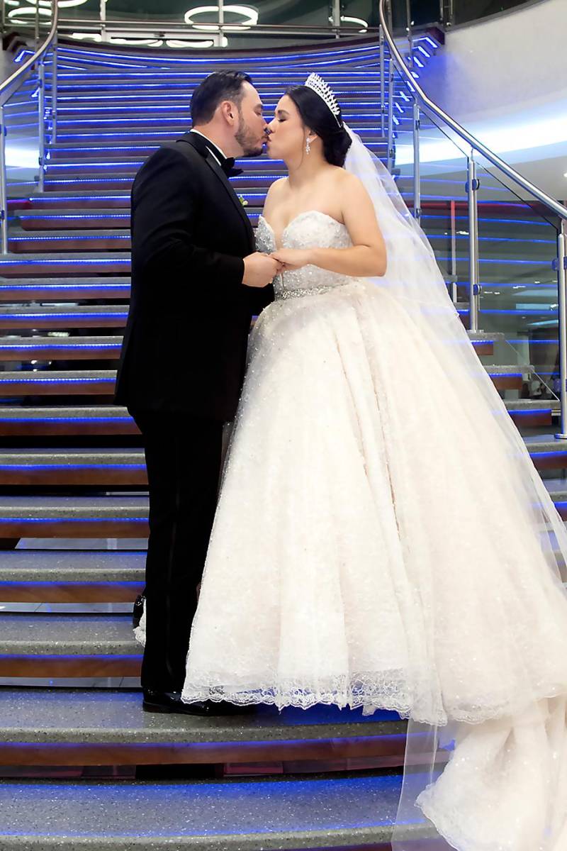 Los nuevos esposos Héctor Ponce y Patricia Interiano