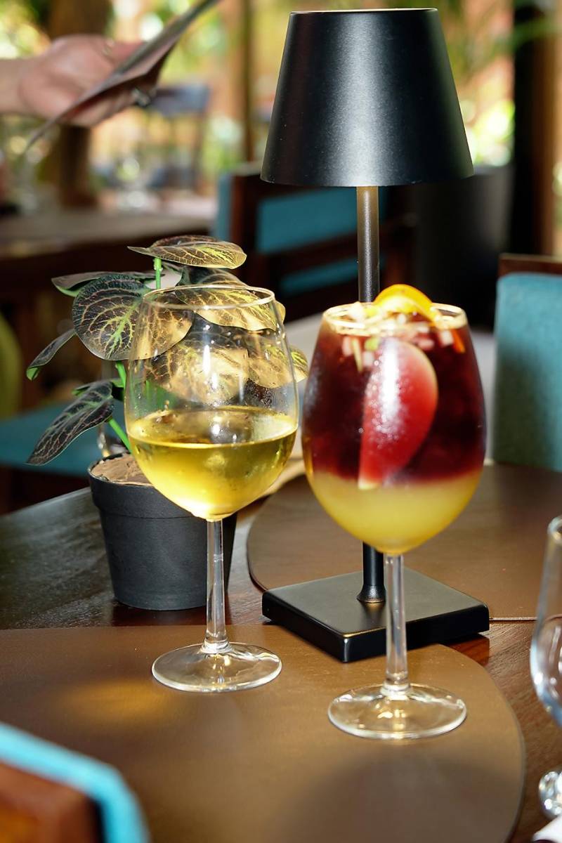 Sangre dulce del viñedo y vino Sauvignon Blanc.