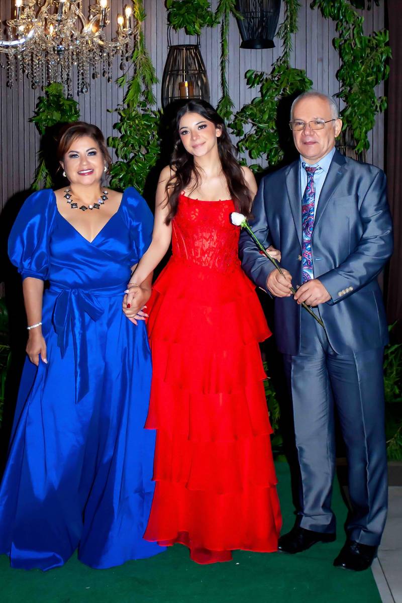 Marta Faccioli con Luany Dubon y Rafael Yovani Perdomo Cruz. 