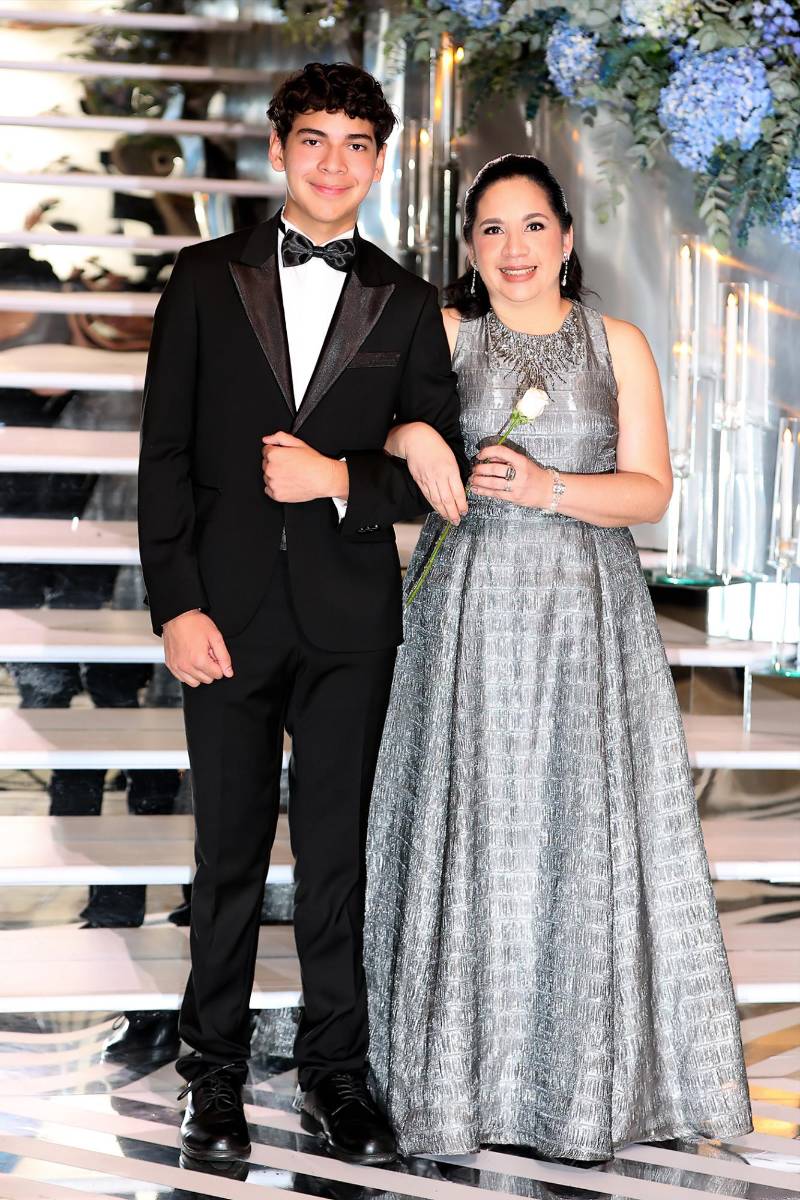 Andrés José Galo Ramos con su madre Angélica Ramos 
