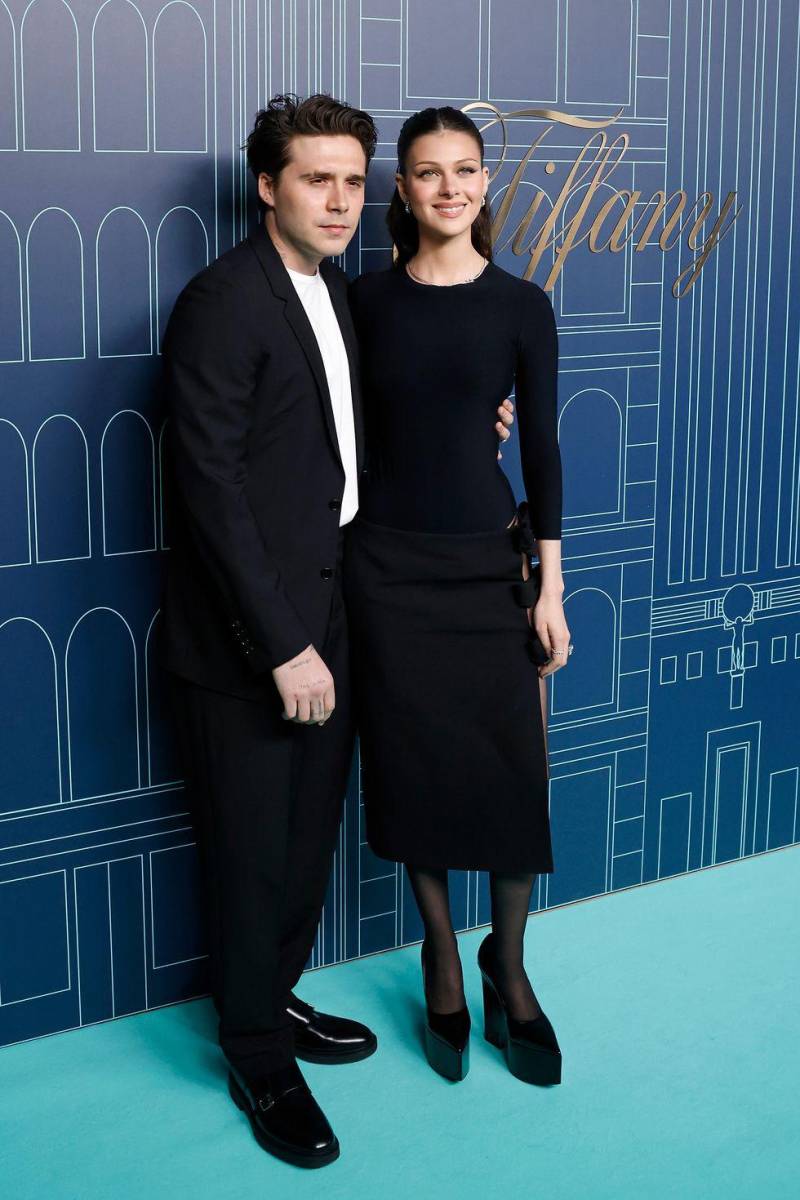 <b>Brooklyn y Nicola Peltz, vistiendo valentino PF23 y joyería de Tiffany &amp; Co. </b>
