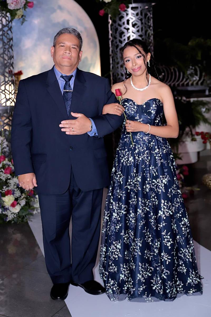 Desfile padres e hijos de la prom 2024 del Instituto San José del Carmen