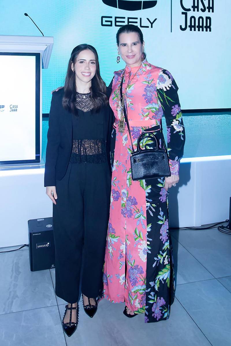 Melanie y Patricia Jaar.