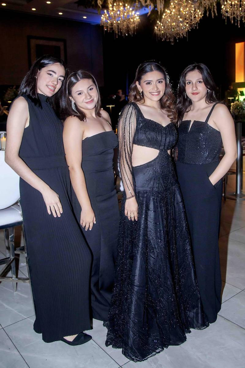 Ángela Erazo, Linda Espinoza, Mónica Villeda y Adriana Muñoz.