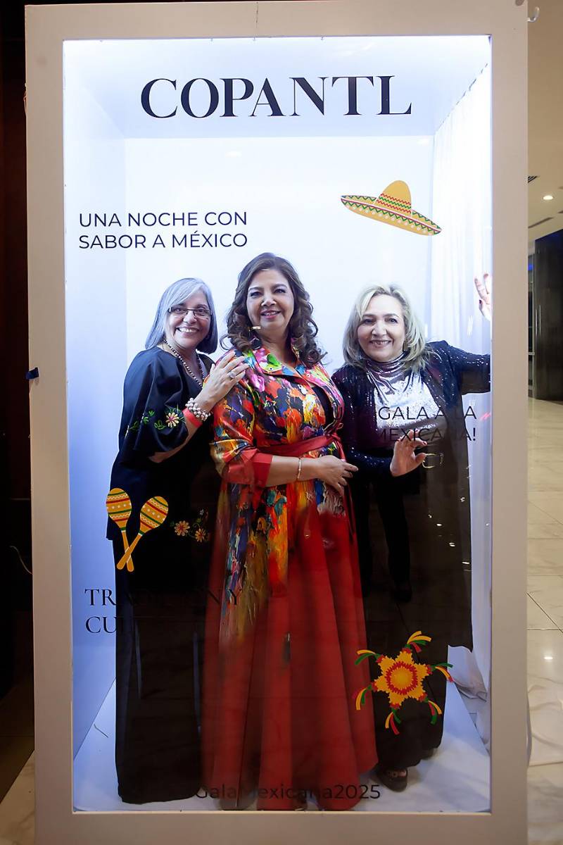 Suyapa Bejarano, Lorena Alfaro y Dina Bulnes.