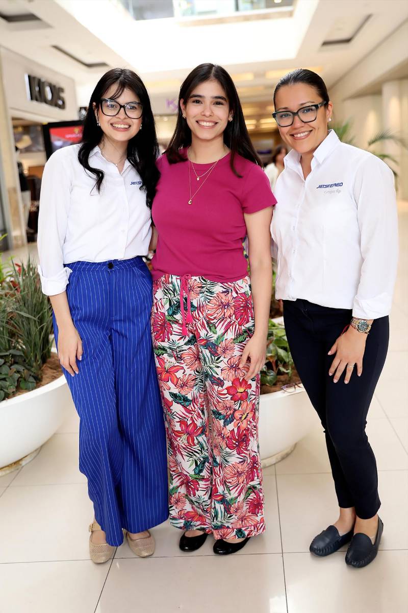 Andrea Flores, Camila García y Marcela Zelaya.