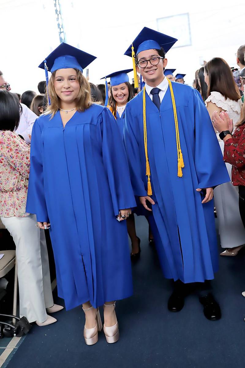 Desfile de graduados en Macris School 2023