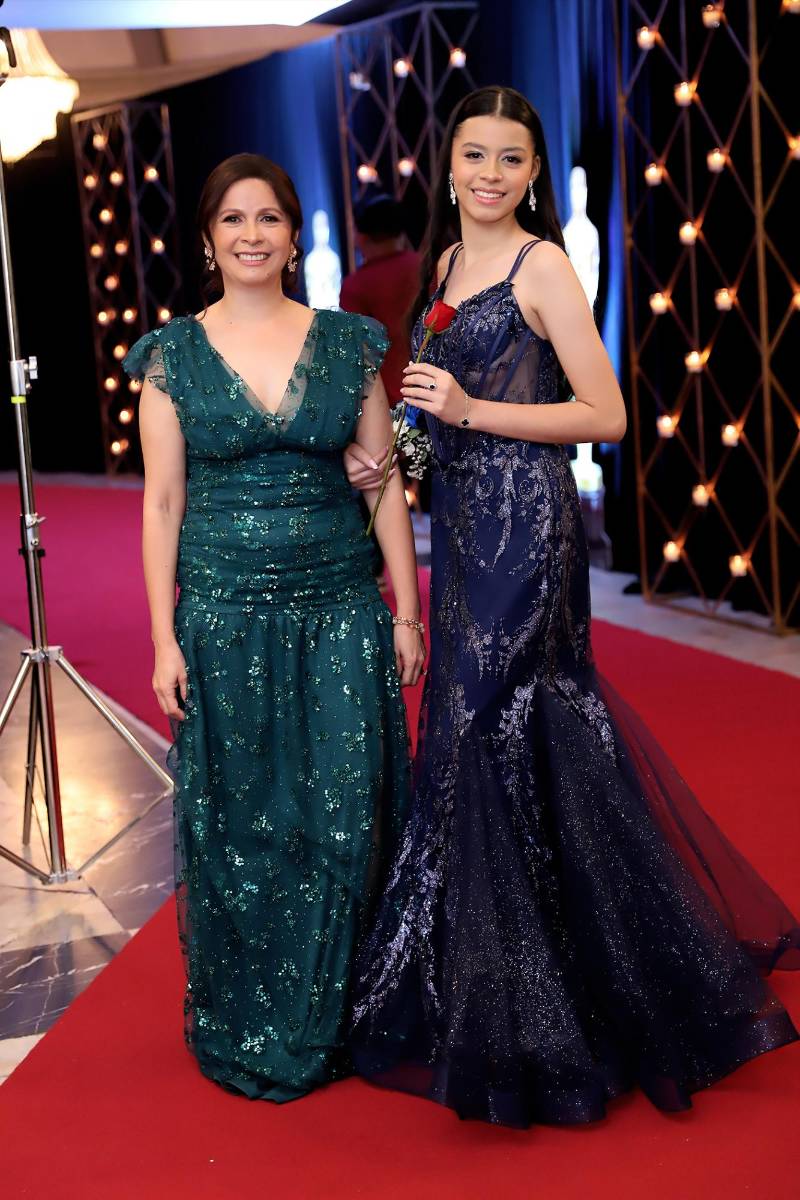 Desfile padres e hijos de la prom 2025 del Instituto San José del Carmen