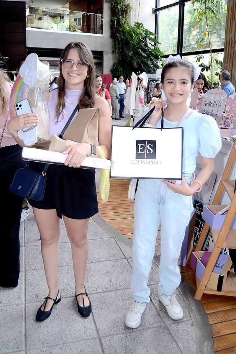 Circi Nolasco y Montserrat Zelaya.