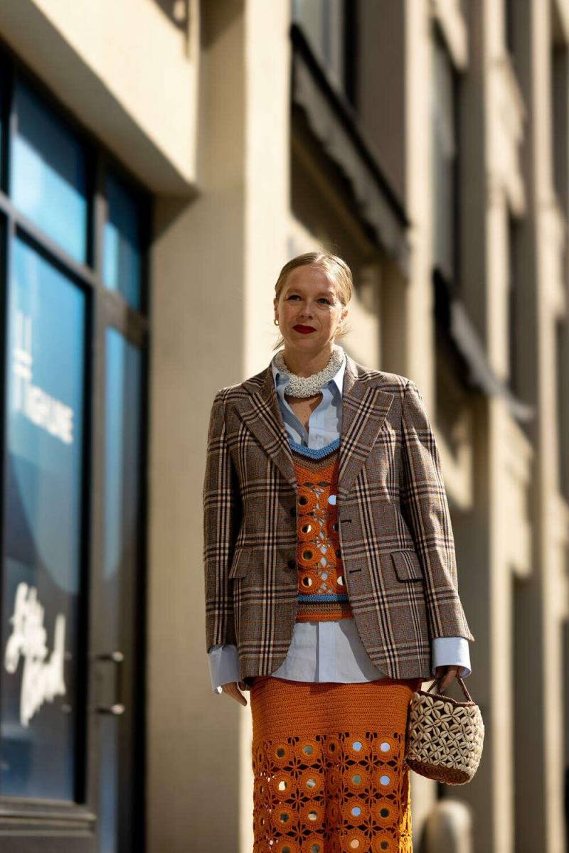 Con vaqueros, falda o vestido, la clave está en elegir un modelo en el que se remarque el corte de sastrería.