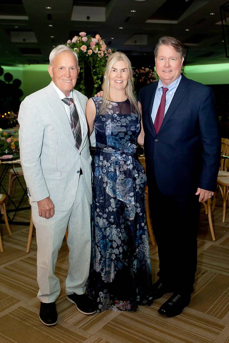 Gerald, Debbie y Joseph Kivett.