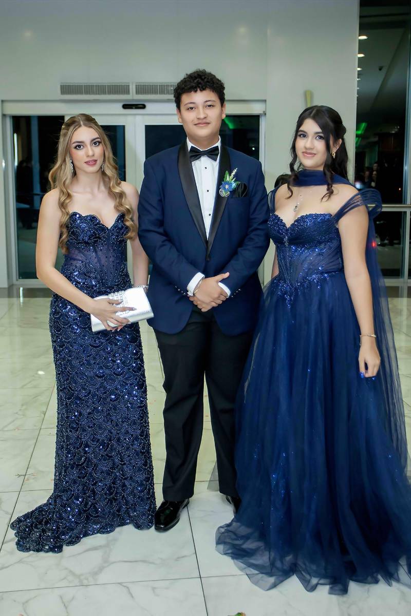Alexa Santos, Erick Oliva y Daniela Palao. 