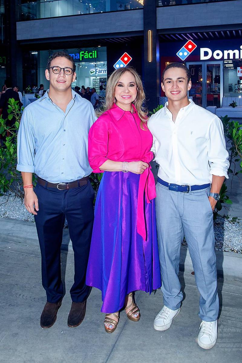 Eduardo Valenzuela, Laura Blanco y Adrián Valenzuela.