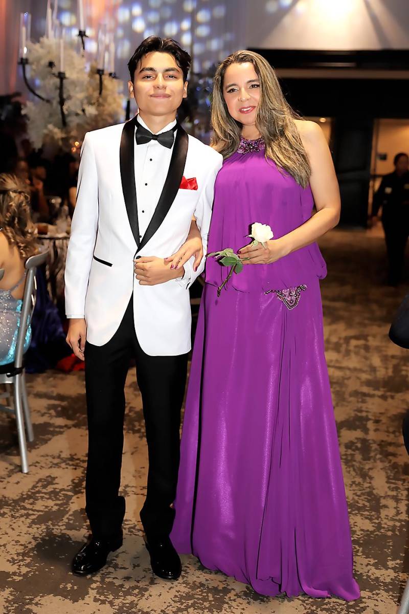 DESFILE DE PADRES E HIJOS DE LA PROM NIGHT 2023 DE LA ELVEL SCHOOL