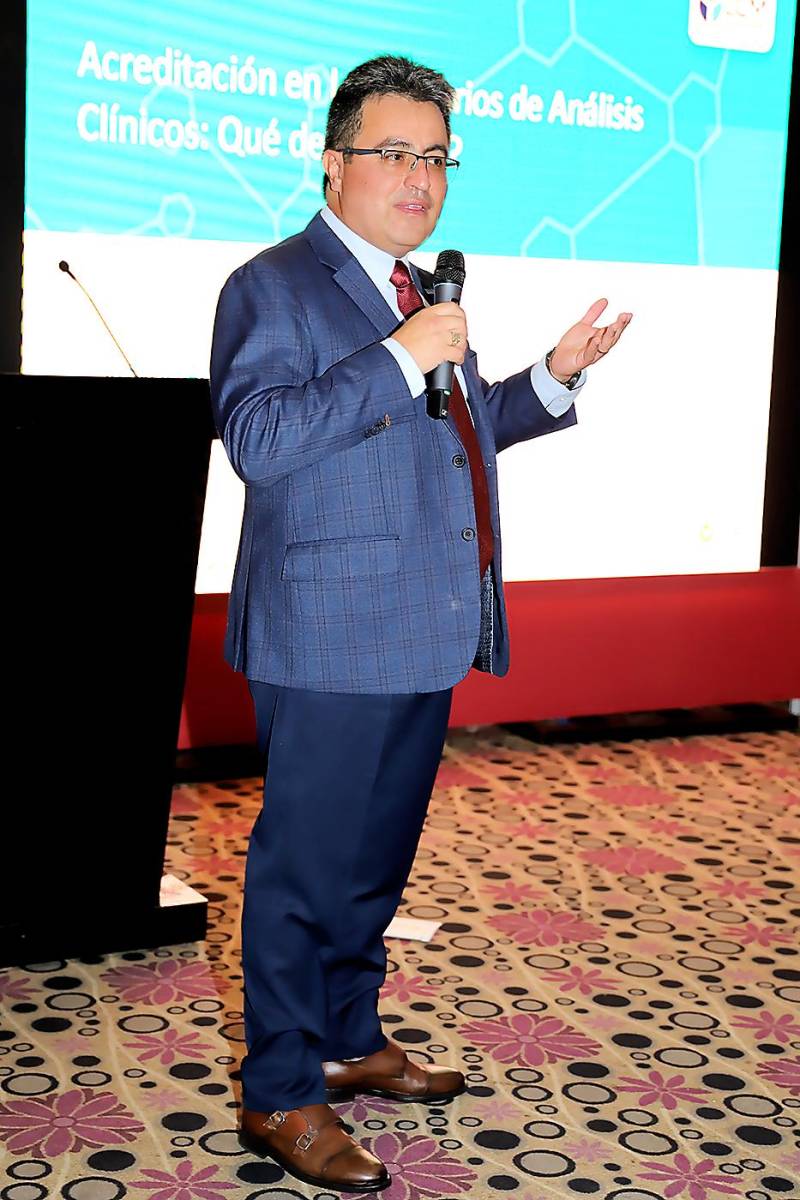 Dr. Klever Saenz