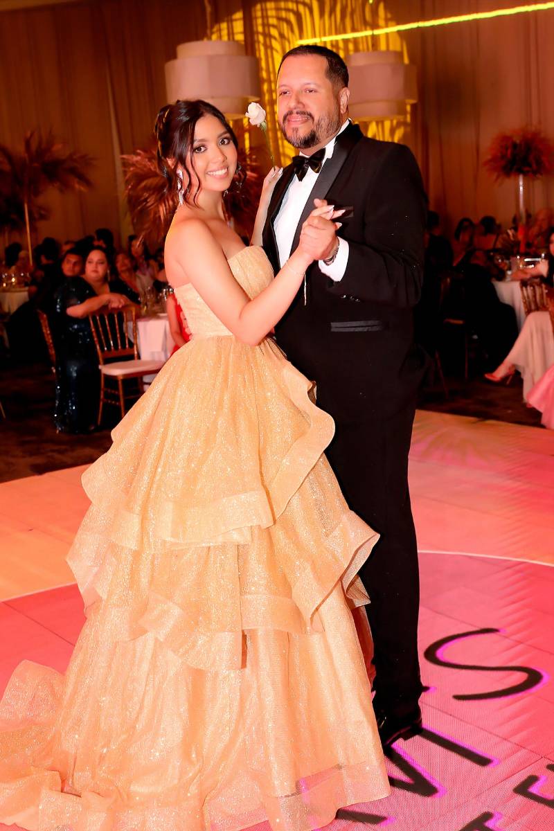 Ana Almendarez y su padre David Almendarez. 