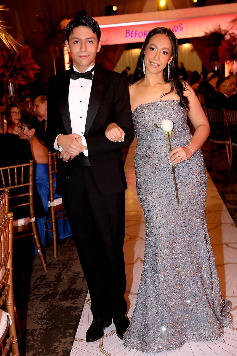 Jorge Calix y su madre Marjorie Antunez. 