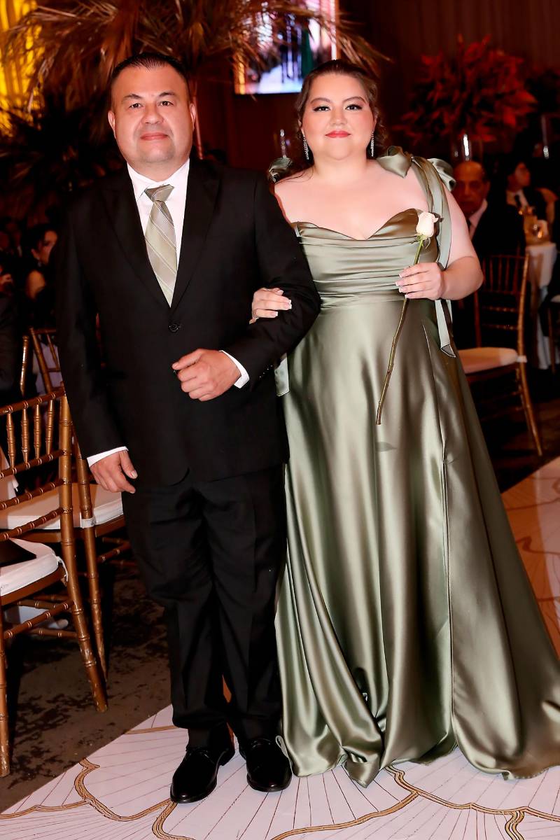 Linda Li Yushan y su padre Frankie Yu-shan. 