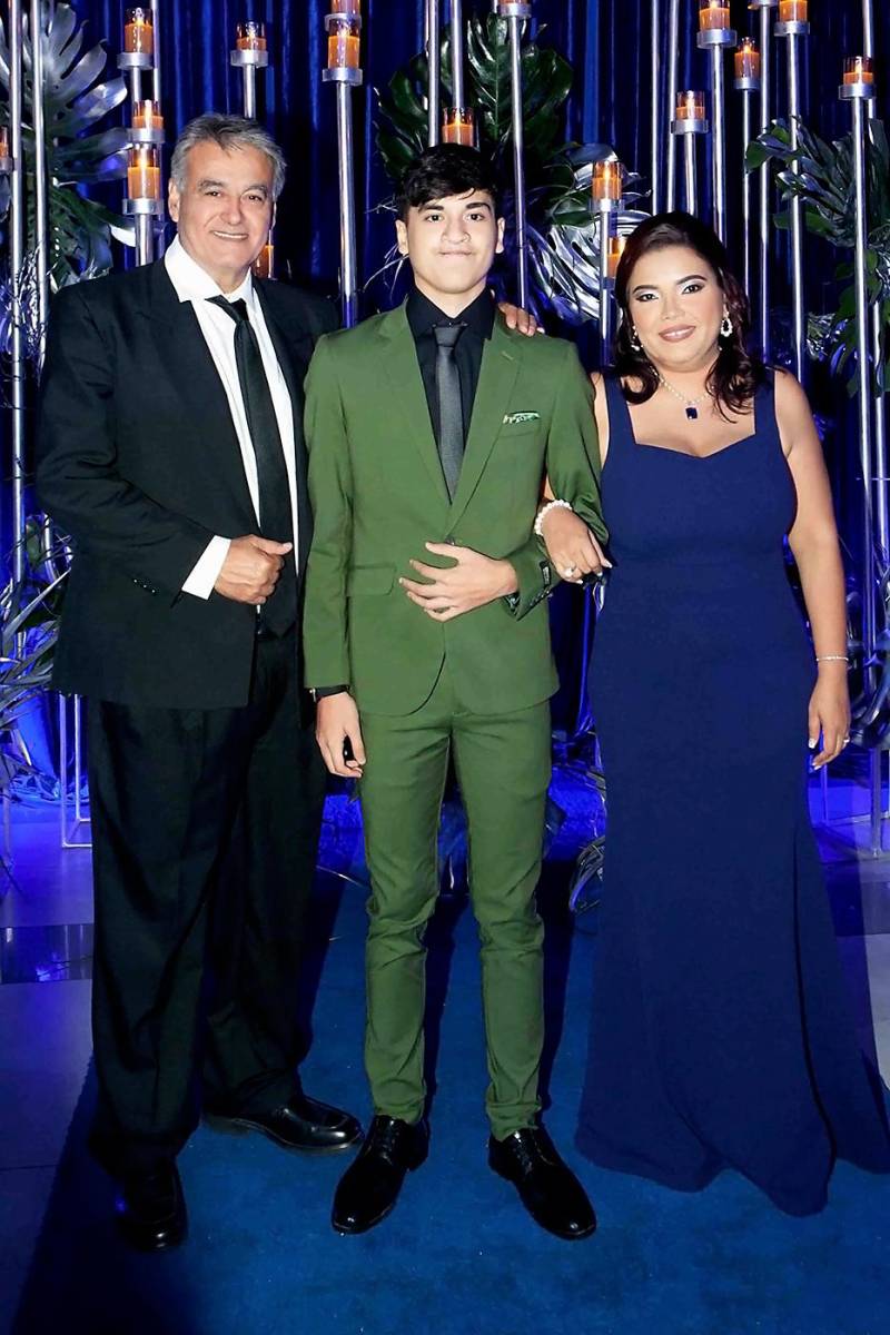 Jorge, Diego Josué y Yasmina Bados de Fonseca.