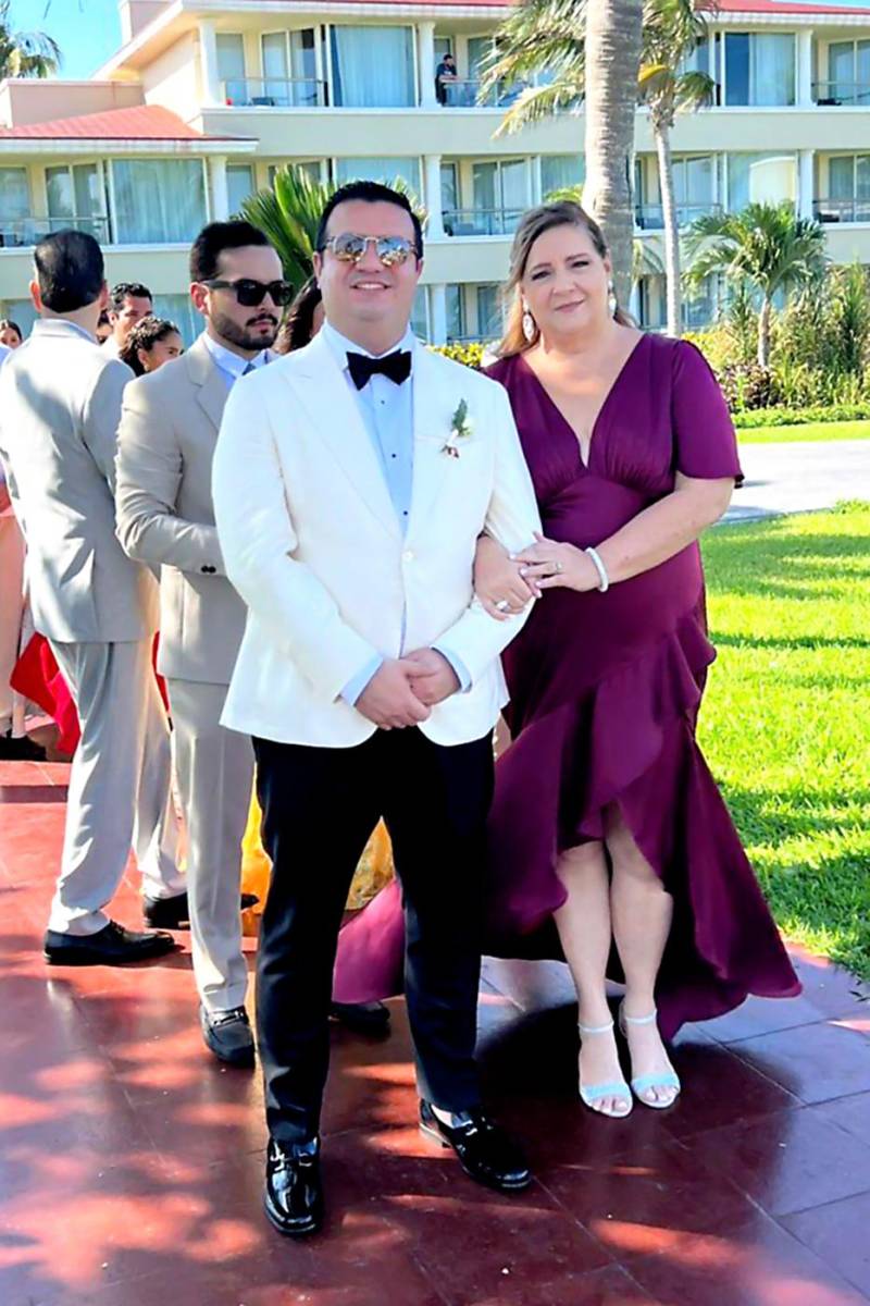 La fiesta se prolongó hasta el amanecer entre diferentes show artísticos y la alegría de los recién casadosEn esta foto: El novio Erick Juárez con su tía Azucena Reichardt.