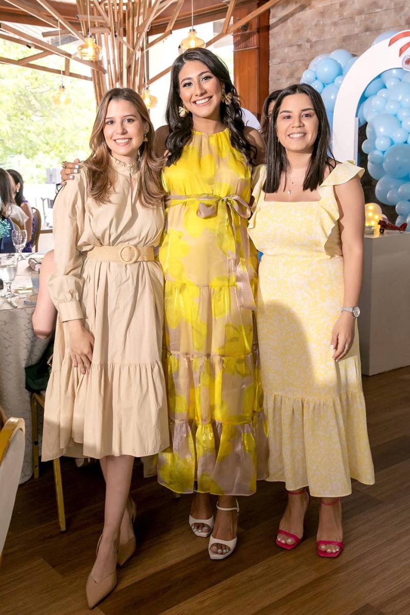 Alexa Girón, Anna de Funes y Norma Restrepo.
