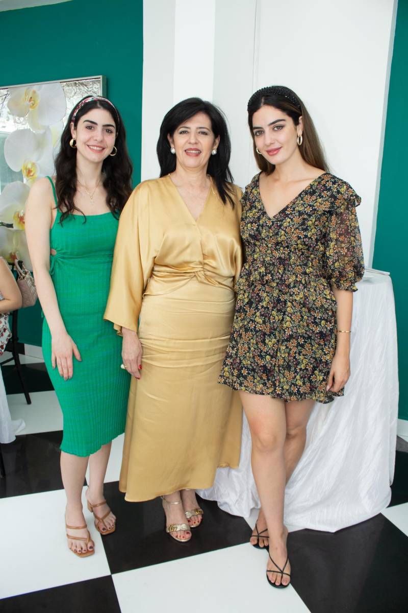 Jazmín Sada, Brenda Borjas de Saravia y Haneen Sada.