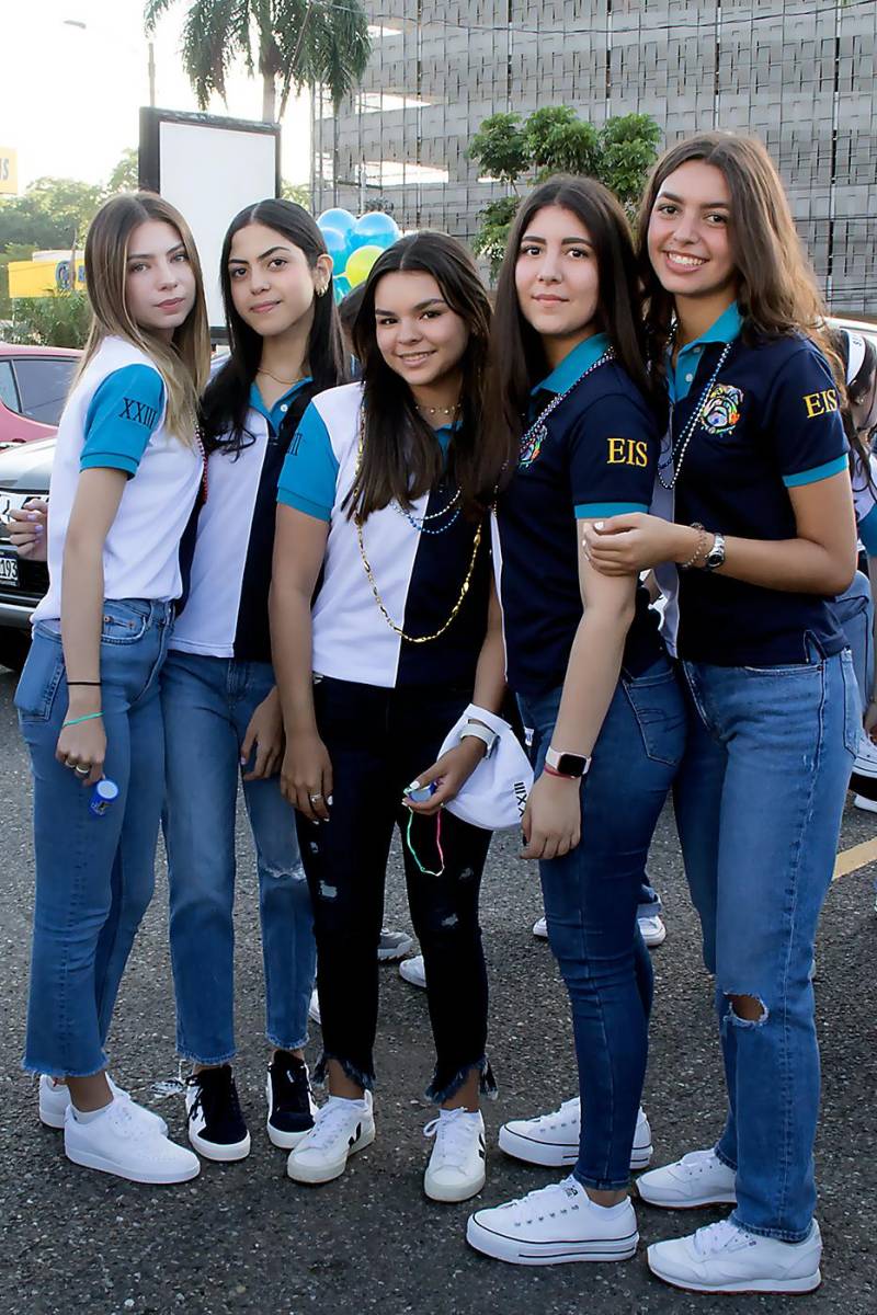 Kristina Millensted, Fabiana Yacaman, Lucía Ferrera, Sophia Alvarado y Adriana Jarufe.