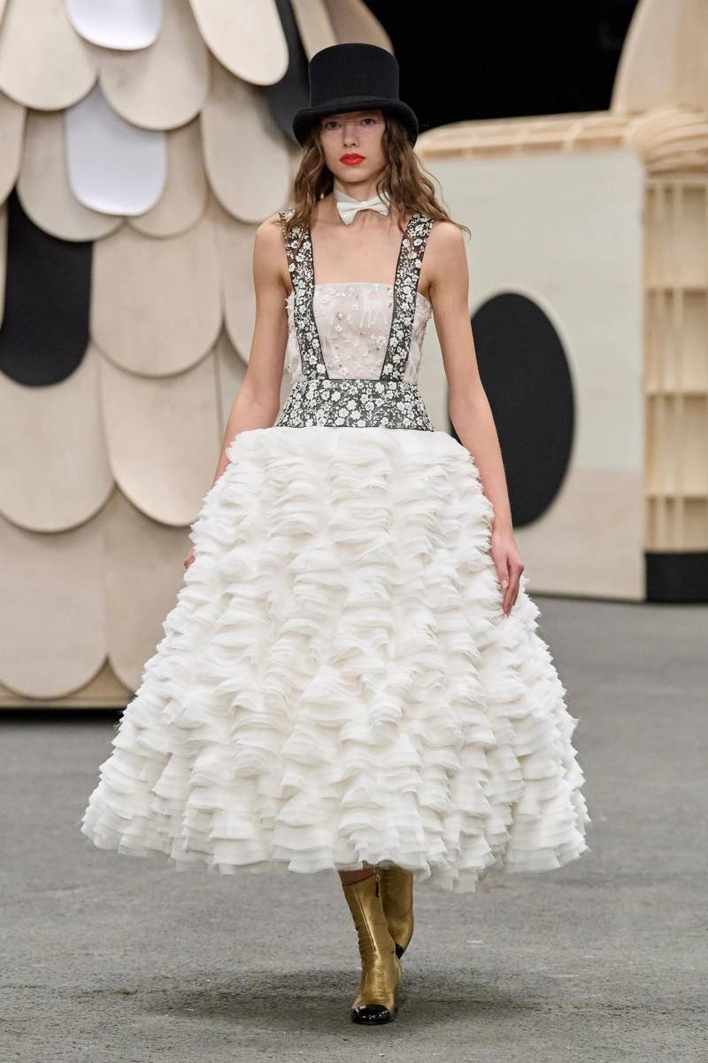 Chanel presenta colección Alta Costura Primavera 2023