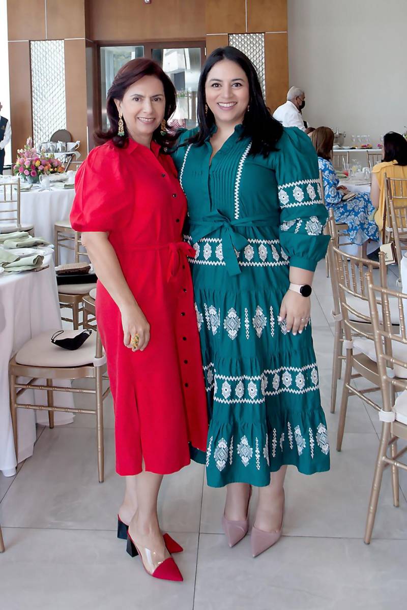 Jacky de Rodríguez y Melissa Rodríguez.