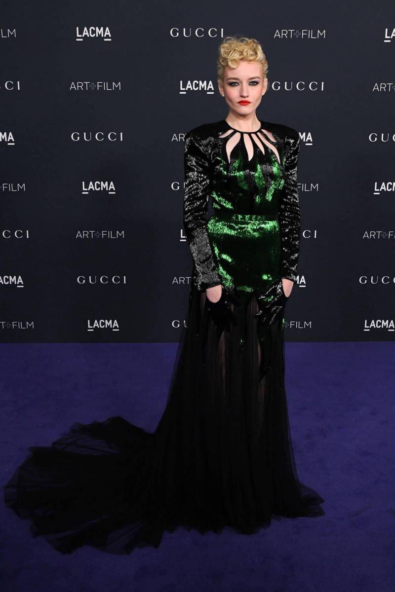 Julia Garner en Gucci.