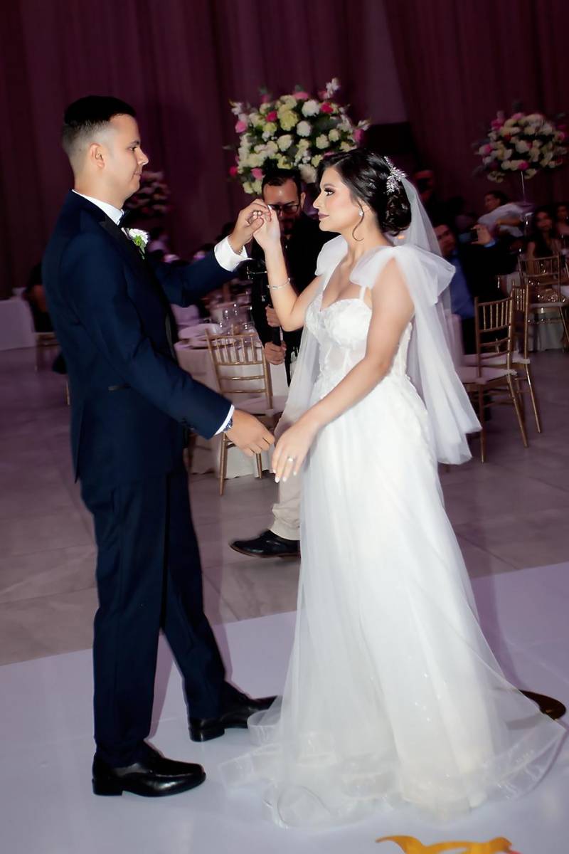 Diego y Cesia al bailar su canción preferida “All of me” de John Legend.