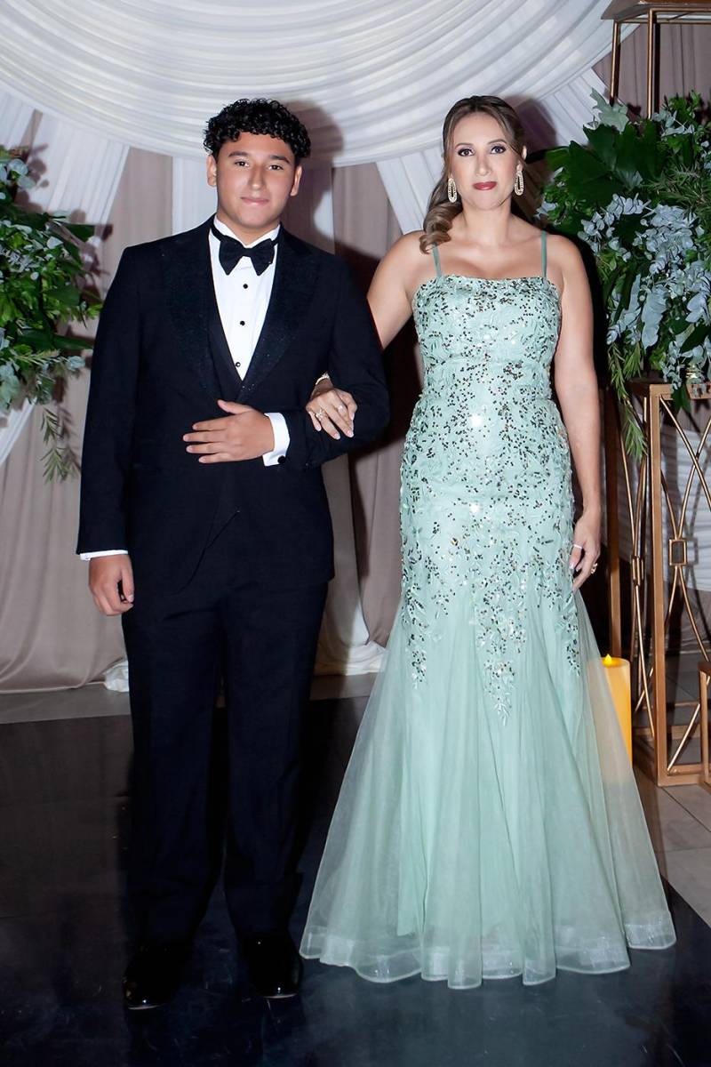 David Alejandro Cardona Escobar con su madre Eunice Escobar