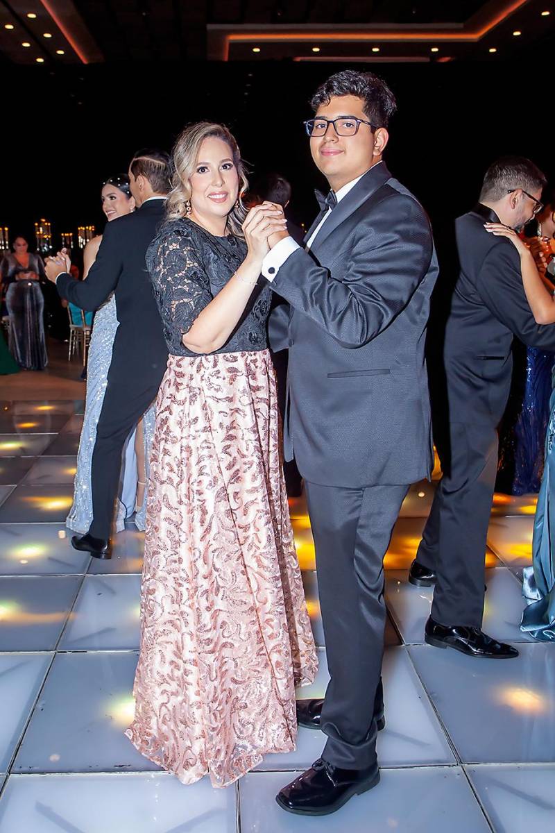 Marcela Peña y su hijo Ángel Rodrigo Sabillón Peña