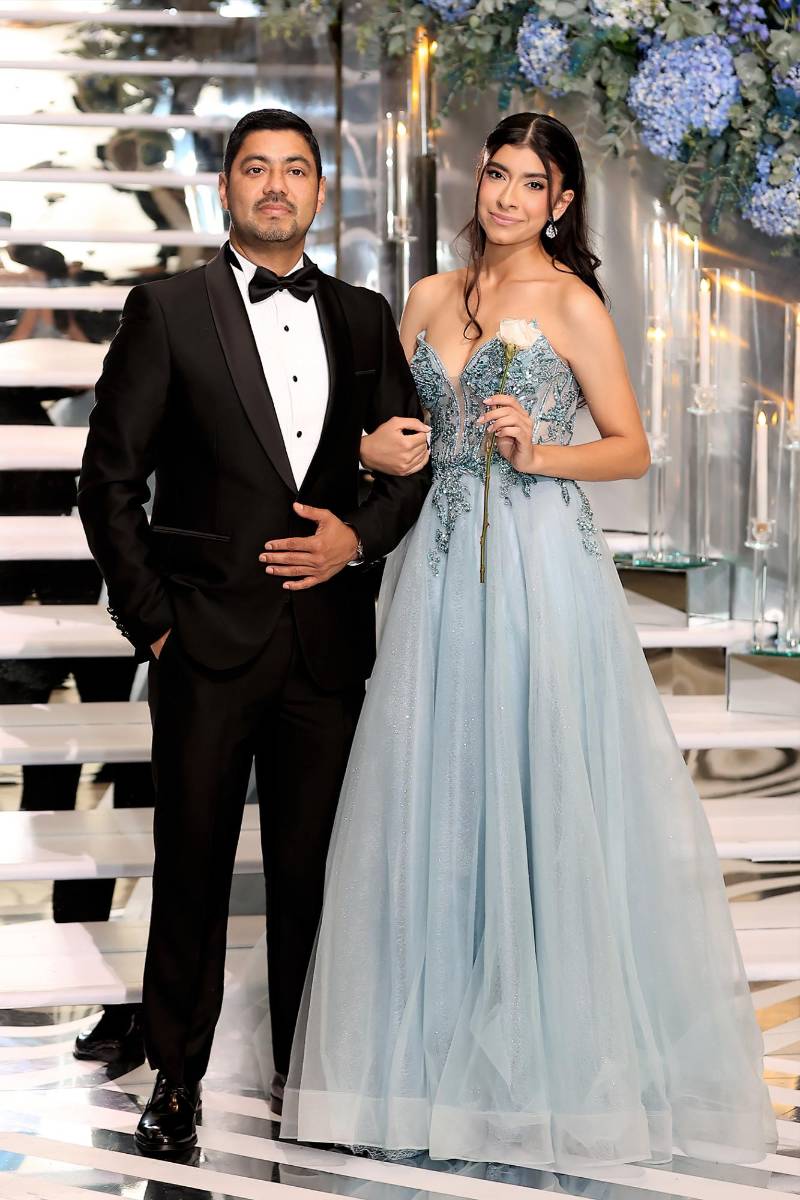 Aina Camille Hernández Alaniz con su padre Miguel Ángel 