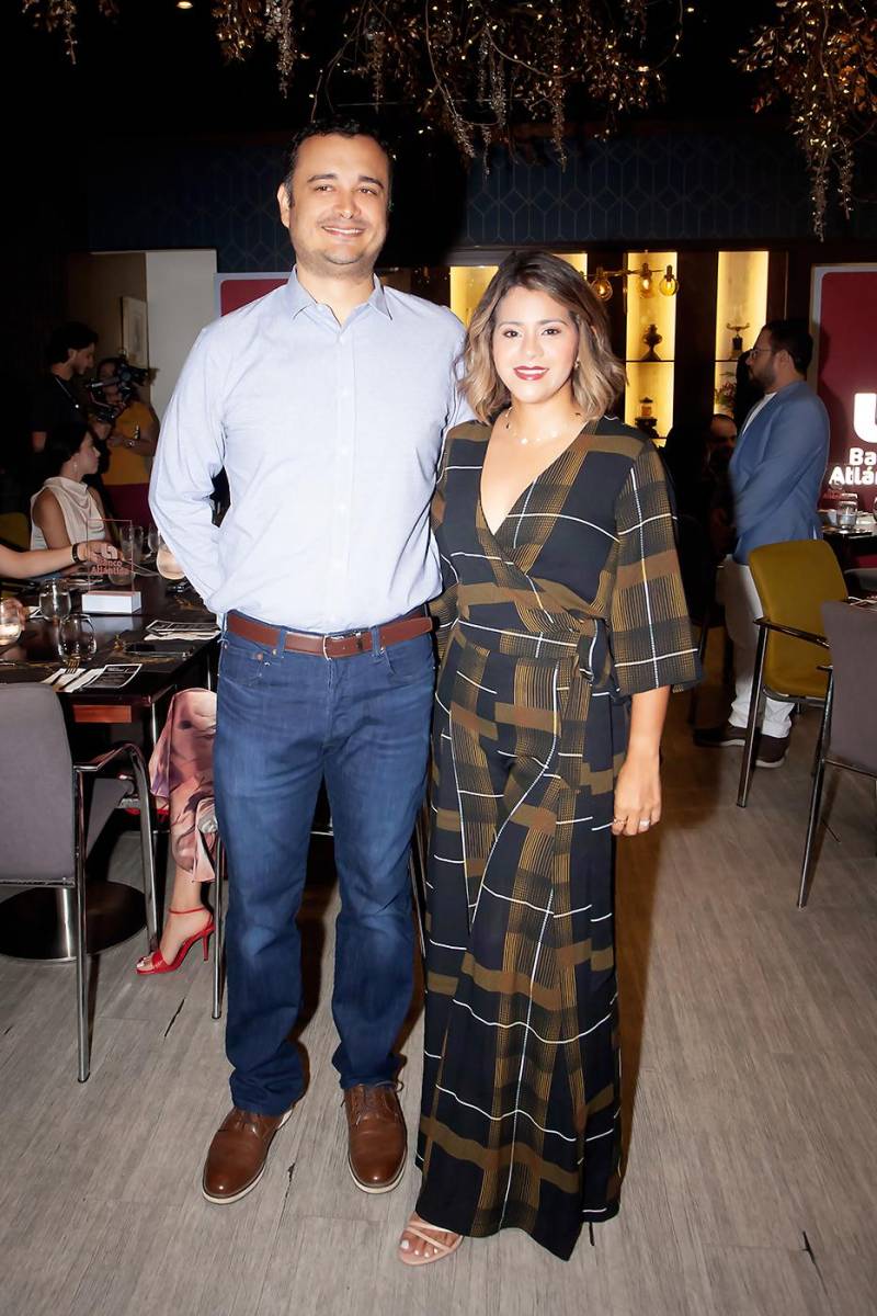 Mario Flores y Lucy Ordoñez.