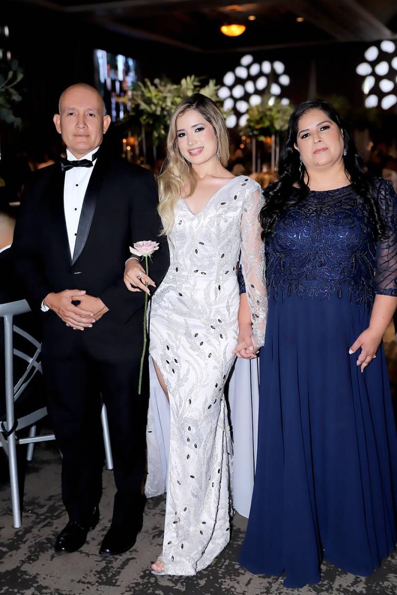 Rolando, Vanya Cáceres y Kimelen Ramirez.