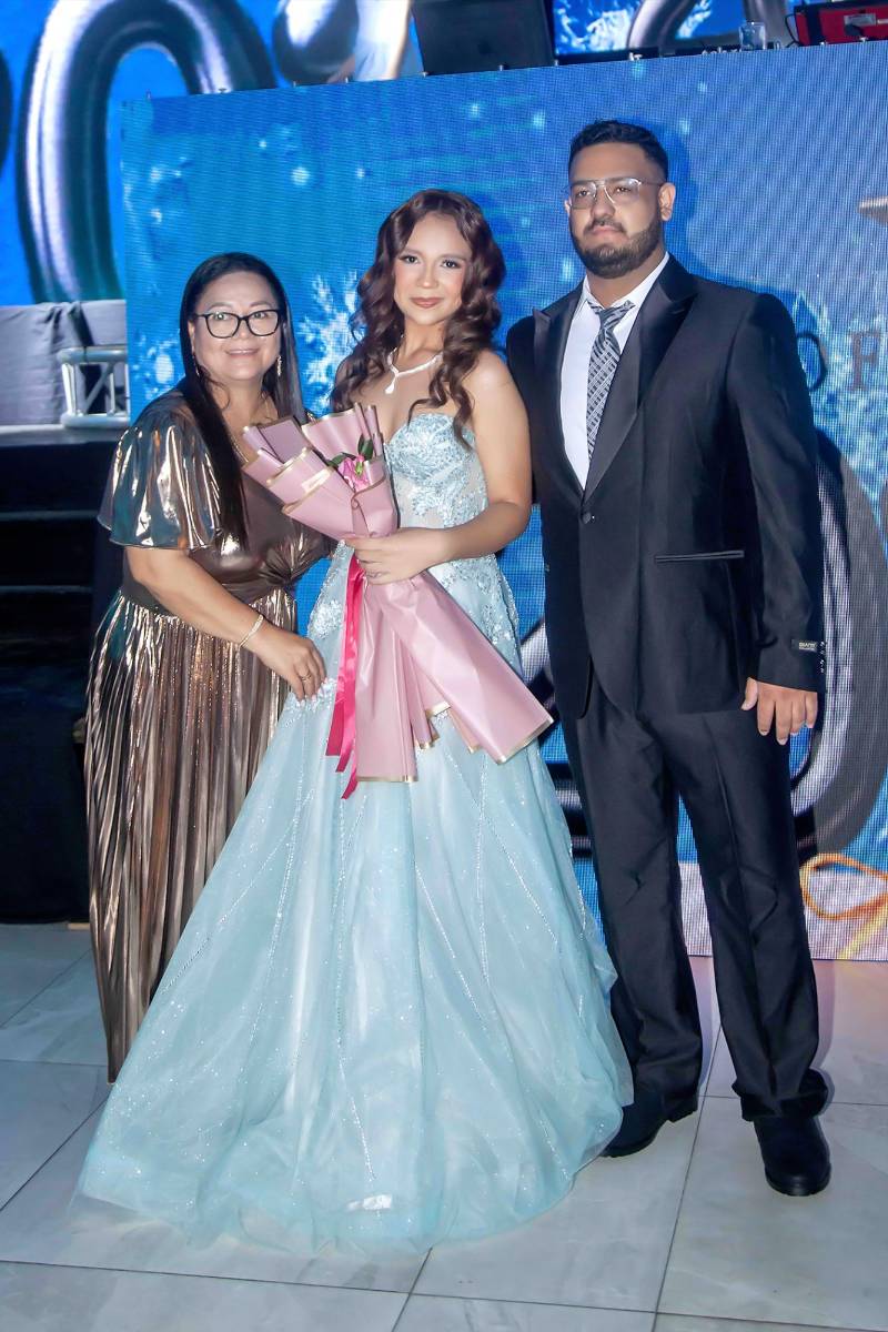 Desfile padres e hijos de la prom 2025 de Saint Peter Academy