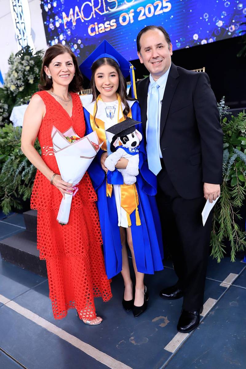Natalia Zepeda con sus padres