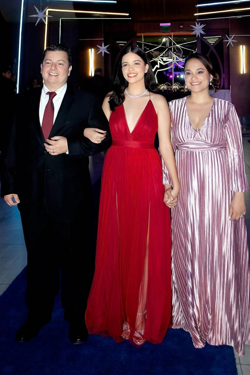Juan Ángel y Angie Vides, con su hija Ángela 