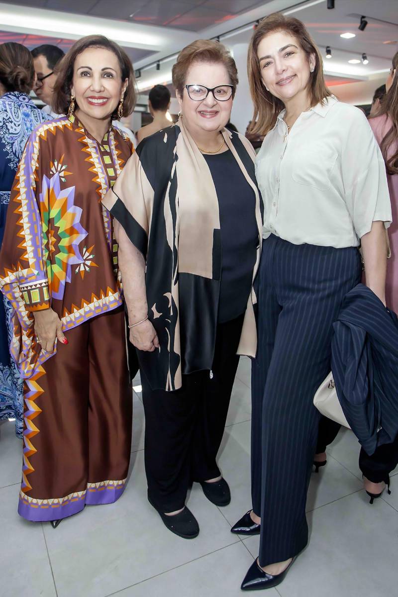 Carolina y Martha Canahuati con Ruth Marie Sabillón.