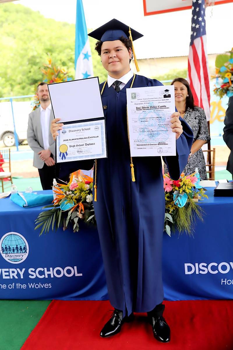 Entrega de títulos de Discovery School 2023